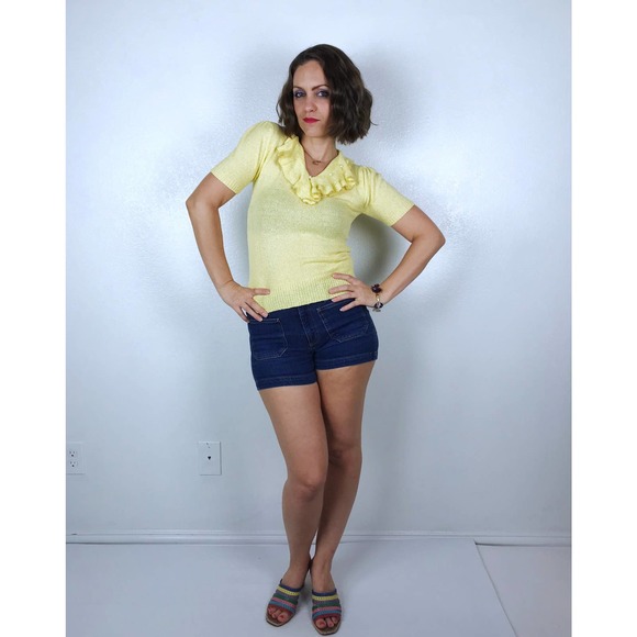 vintage 70s Sunny Yellow RUFFLE Short Sleeve SWEATER Small gold cottage core - Picture 3 of 10